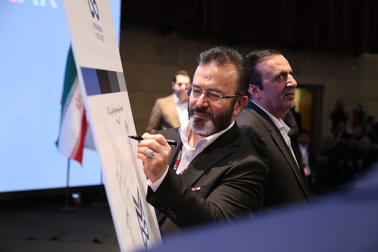 سه دهه نو آوری برای ایران، آغاز فصلی نو با مکرر